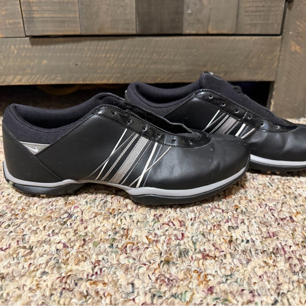 Nike Women's size‎ 7 Golf Delight black TAC cleats with plastic spike